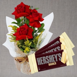 Arranjo de Rosas e Chocolate Hershey s